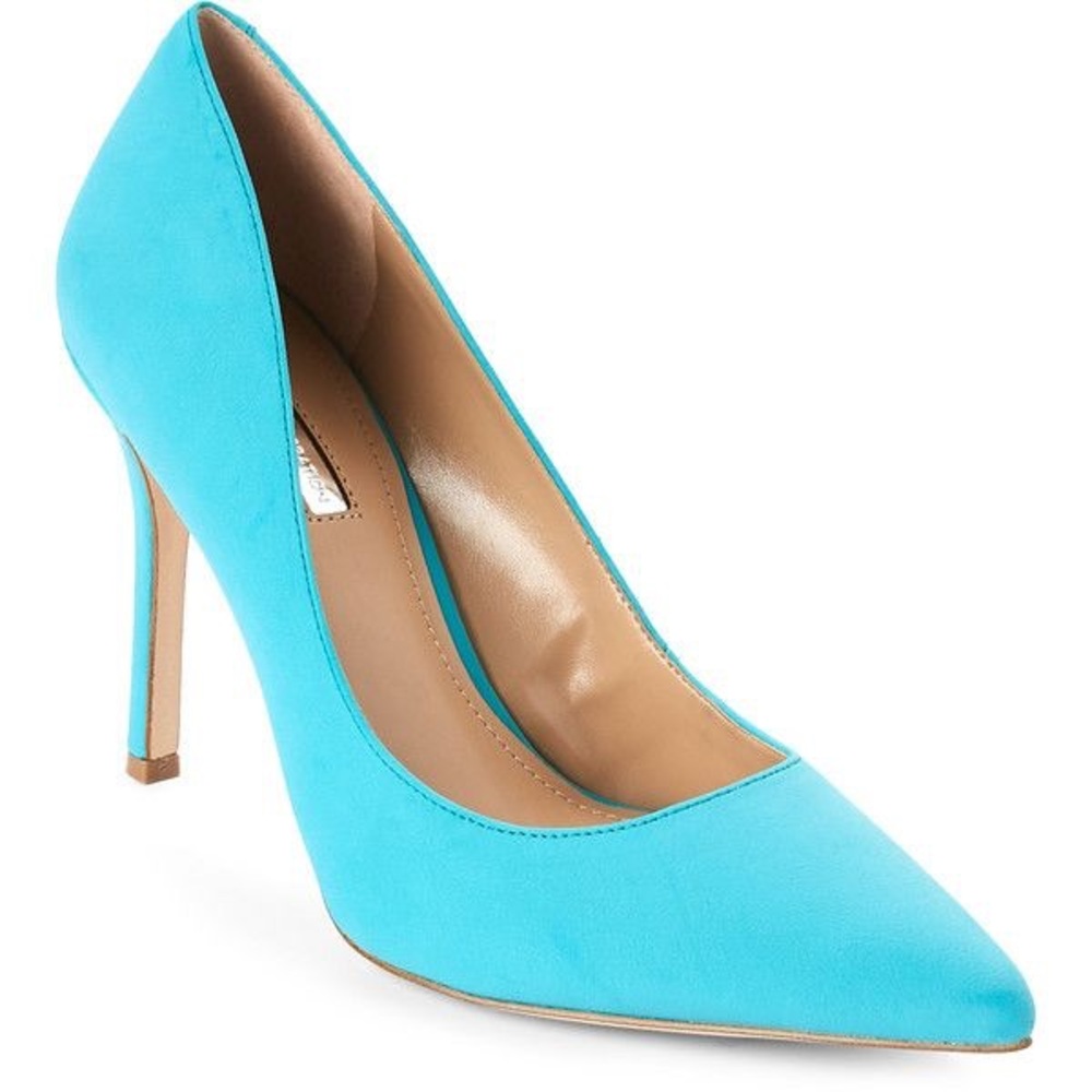 Absolutely gorgeous hot blue pumps